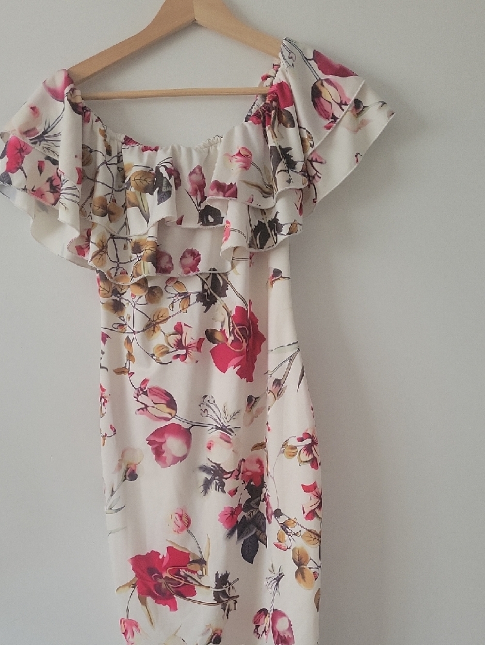 Off-Shoulder Floral Maxi Dress in Ivory and Pink - Picture 3 of 5